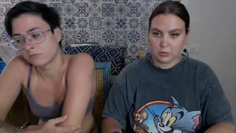 Snapshot of chloe_x_ chatting on February 16, 8:54 am Eva and Sandra online show from February 16, 8:54 am