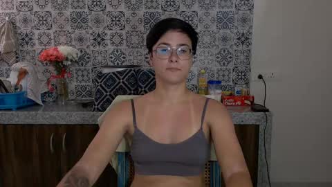 Snapshot of chloe_x_ chatting on February 17, 8:19 am Eva and Sandra online show from February 17, 8:19 am