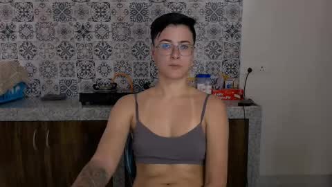 Snapshot of chloe_x_ chatting on February 27, 4:41 am Eva and Sandra online show from February 27, 4:41 am