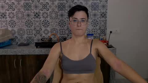 Snapshot of chloe_x_ chatting on February 27, 8:06 am Eva and Sandra online show from February 27, 8:06 am