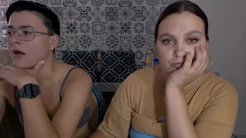 Snapshot of chloe_x_ chatting on March 3, 6:59 am Eva and Sandra online show from March 3, 6:59 am