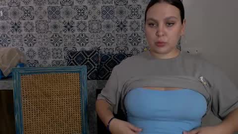 Snapshot of chloe_x_ chatting on March 6, 5:14 am Eva and Sandra online show from March 6, 5:14 am