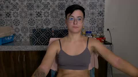 Snapshot of chloe_x_ chatting on March 7, 5:38 pm Eva and Sandra online show from March 7, 5:38 pm