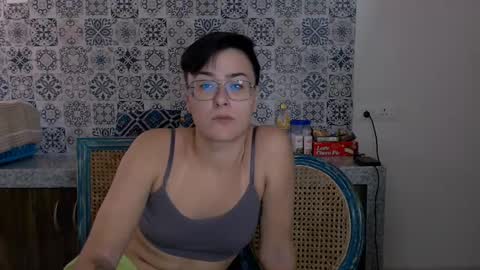 Snapshot of chloe_x_ chatting on March 8, 8:44 am Eva and Sandra online show from March 8, 8:44 am