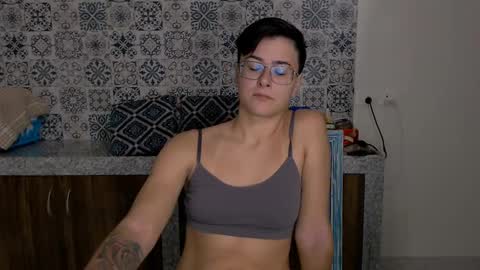 Snapshot of chloe_x_ chatting on March 10, 8:34 pm Eva and Sandra online show from March 10, 8:34 pm