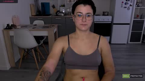 Snapshot of chloe_x_ chatting on September 10, 11:21 am Eva and Sandra online show from September 10, 11:21 am