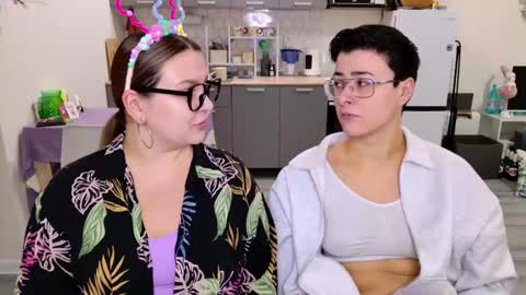 Snapshot of chloe_x_ chatting on February 26, 9:03 pm Eva and Sandra online show from February 26, 9:03 pm