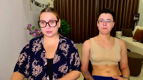Snapshot of chloe_x_ chatting on May 7, 8:20 am Eva and Sandra online show from May 7, 8:20 am