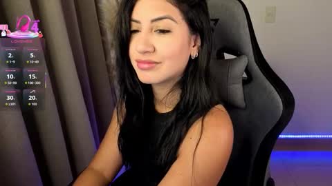 Snapshot of chloebum_ chatting on April 28, 11:04 am Chloe online show from April 28, 11:04 am