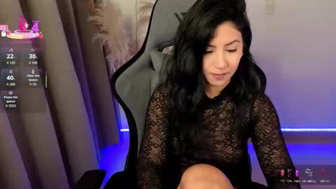 Snapshot of chloebum_ chatting on May 6, 10:53 am Chloe online show from May 6, 10:53 am