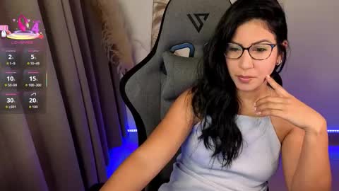 Snapshot of chloebum_ chatting on May 9, 11:04 am Chloe online show from May 9, 11:04 am