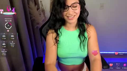 Snapshot of chloebum_ chatting on May 21, 11:06 am Chloe online show from May 21, 11:06 am