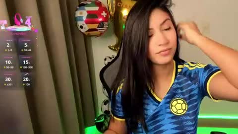 Snapshot of chloebum_ chatting on June 17, 11:01 am Chloe online show from June 17, 11:01 am
