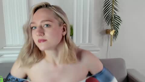 Chloe Deccker online show from May 27, 1:13 am