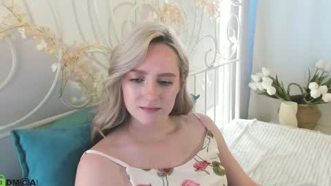 Chloe Deccker online show from June 5, 6:52 am