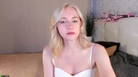 Chloe Deccker online show from June 24, 1:26 am
