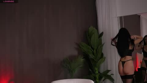Snapshot of chloedevinex chatting on October 9, 4:43 am chloedevinex online show from October 9, 4:43 am