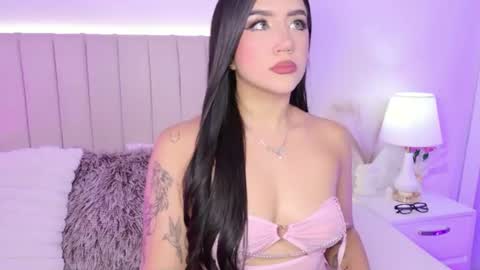 Snapshot of chloehall1 chatting on June 16, 2:25 am Chloe Hall online show from June 16, 2:25 am