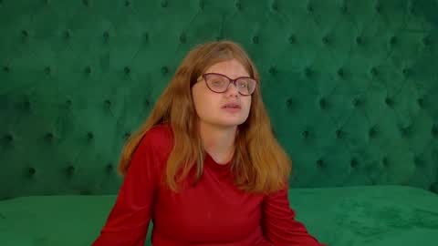 ChloeHalses online show from March 25, 5:35 am