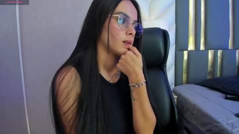  Chloe Harper  online show from April 19, 6:10 pm