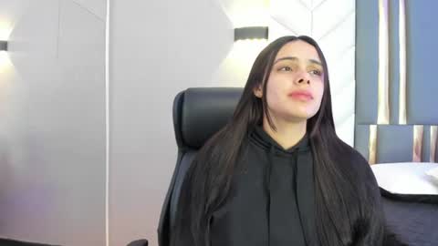 Snapshot of chloeharper_ chatting on June 20, 11:46 am Chloe Harper online show from June 20, 11:46 am