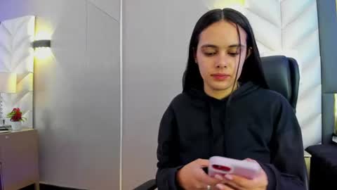 Snapshot of chloeharper_ chatting on June 22, 11:40 am Chloe Harper online show from June 22, 11:40 am