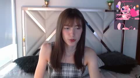 Chloe online show from December 17, 2:23 pm