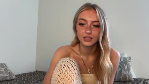 chloeros3e online show from September 15, 8:20 pm