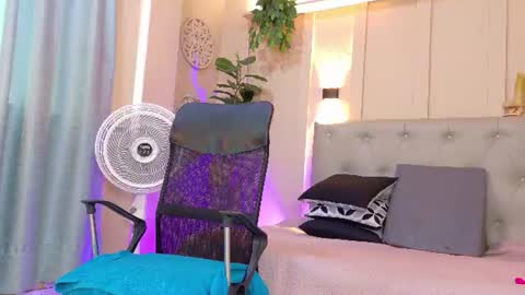 Snapshot of chloerossee chatting on July 19, 1:04 pm Chloe rosse online show from July 19, 1:04 pm