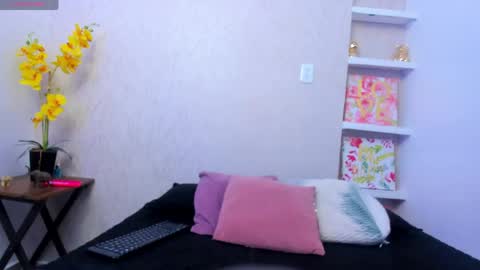 Chloe  online show from May 5, 7:55 pm