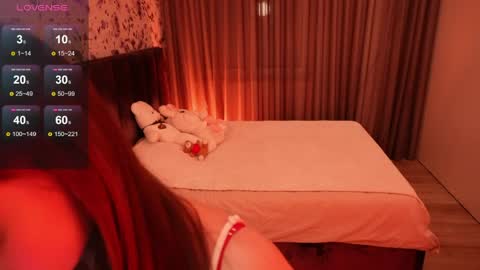 Chloe online show from April 9, 6:35 pm