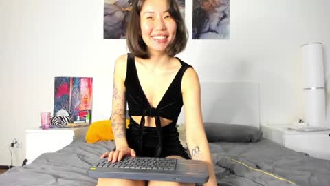 Snapshot of chloetaya chatting on April 4, 6:33 am ChloeTaya online show from April 4, 6:33 am