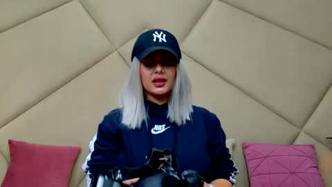 Chloe Vee online show from November 21, 6:12 am