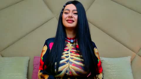 Chloe Vee online show from March 25, 6:19 am