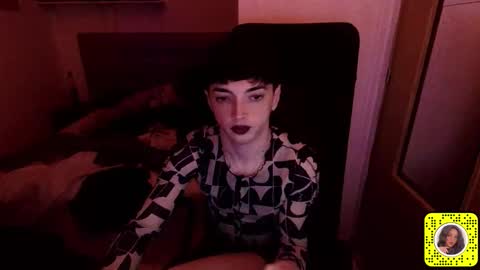 Snapshot of chloevenommm chatting on April 19, 12:26 pm chloevenommm online show from April 19, 12:26 pm