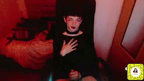 Snapshot of chloevenommm chatting on July 14, 3:44 am chloevenommm online show from July 14, 3:44 am