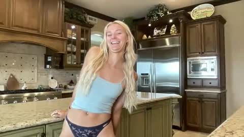 Chloe Babe online show from April 2, 5:54 pm