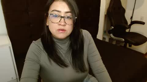 chlomills online show from January 15, 11:30 pm