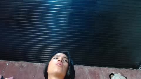 chlooe_zoe online show from February 16, 2:32 pm