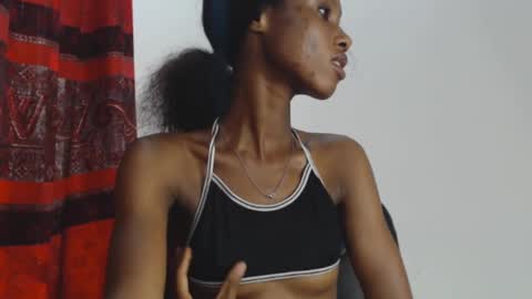 Snapshot of choco_petitqueen chatting on December 8, 9:46 am choco_petitqueen online show from December 8, 9:46 am