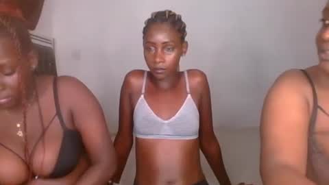 Snapshot of choco_velvett chatting on April 9, 9:42 pm choco_velvett online show from April 9, 9:42 pm