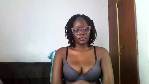 Snapshot of chocolate_enne_ chatting on November 11, 12:49 pm chocolate babes online show from November 11, 12:49 pm