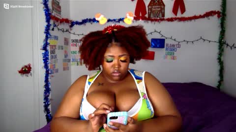 Snapshot of chocolatebunnyxx69 chatting on December 18, 12:21 am Melina online show from December 18, 12:21 am