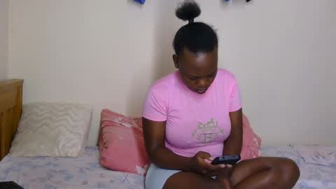 Snapshot of chocolateebonyxo chatting on August 4, 6:54 pm Chocolate Ebony online show from August 4, 6:54 pm