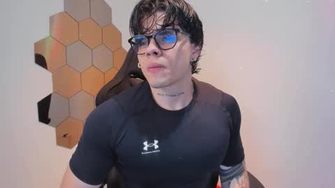 Chris Cooper Independent model online show from December 4, 2:32 am