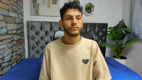 chris_grey2 online show from June 7, 4:44 pm