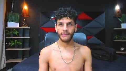 chris_grey2 online show from June 13, 5:44 pm