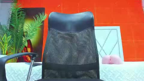 chris_grey2 online show from June 14, 4:53 pm