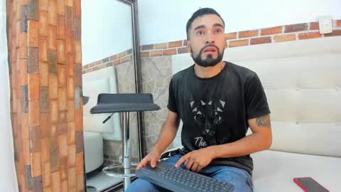 chris_kizz online show from December 30, 11:37 am