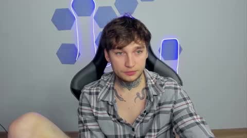 Snapshot of chris_tyson chatting on December 18, 3:47 am Chris Tyson online show from December 18, 3:47 am